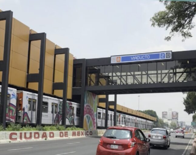 Estación Viaducto de la Línea 2 del Metro, con vista hacia el edificio Tlalpan 450
