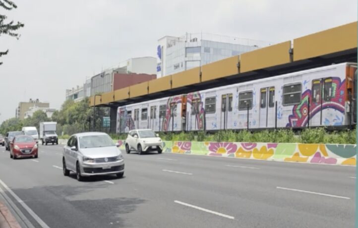 Tren de la Línea 2 del Metro pasando frente a Calzada de Tlalpan